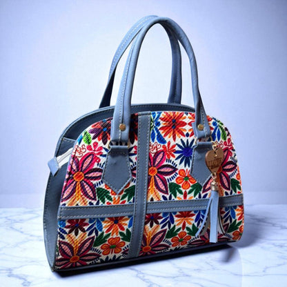 Bolsa GRACIELA Mediana Artesanal Blanca y Negra con Diseño Floral Geométrico | Elegante y Moderna | Moda Dama Casual y Oficina