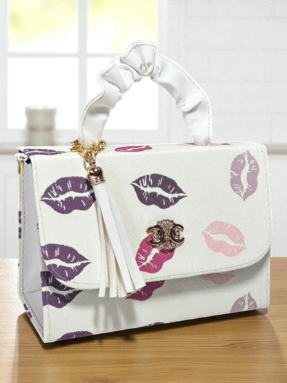 Bolsa Crossbody JAZMIN Blanca con Estampado de Cerezas y Asa Roja con Tassel – Mini Tote Juvenil de Moda