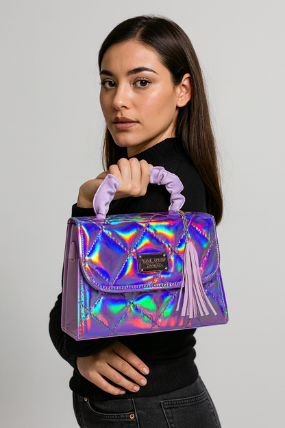 Bolsa JOSEFINA Crossbody Holográfica con Asa Lila y Tassel – Mini Tote Futurista de Moda