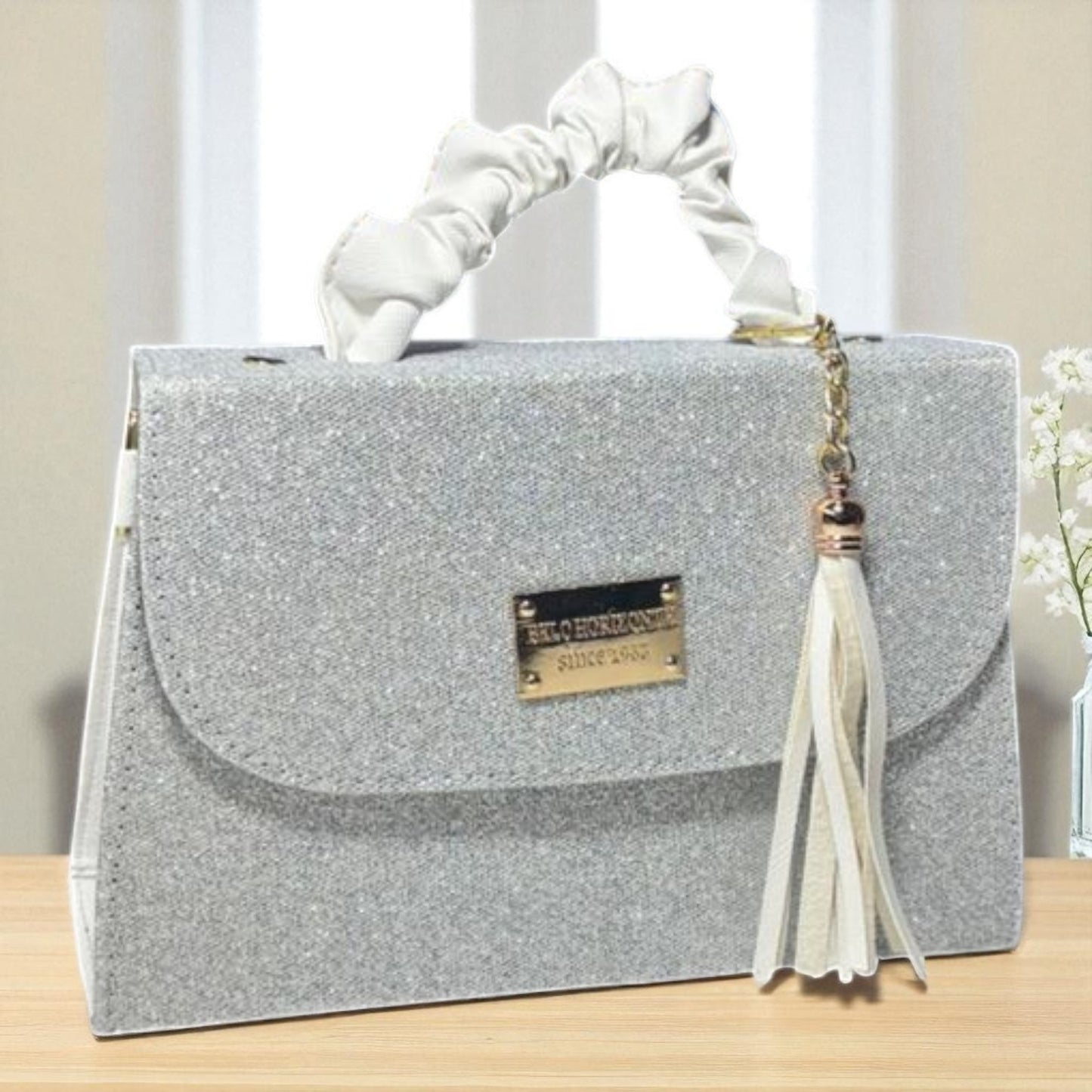 Bolsa JOSEFINA Crossbody Holográfica con Asa Lila y Tassel – Mini Tote Futurista de Moda