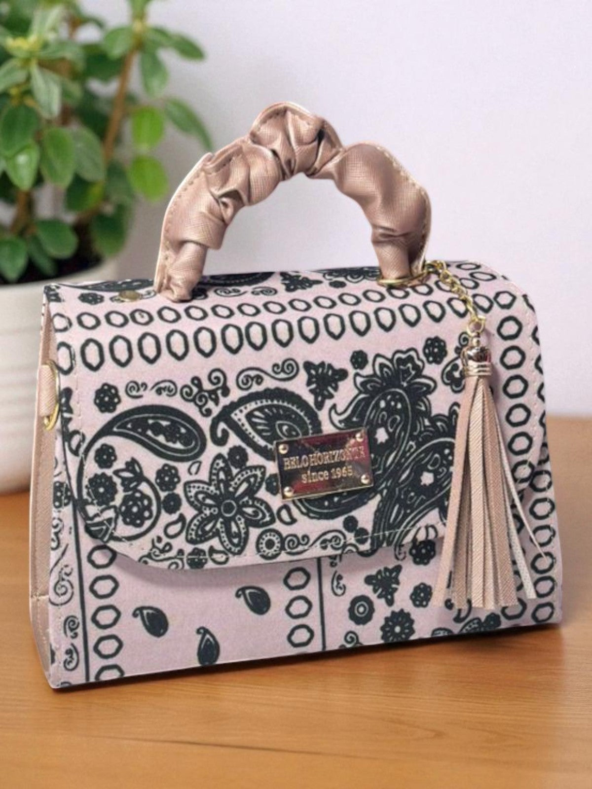 Bolsa JOSEFINA Crossbody Holográfica con Asa Lila y Tassel – Mini Tote Futurista de Moda