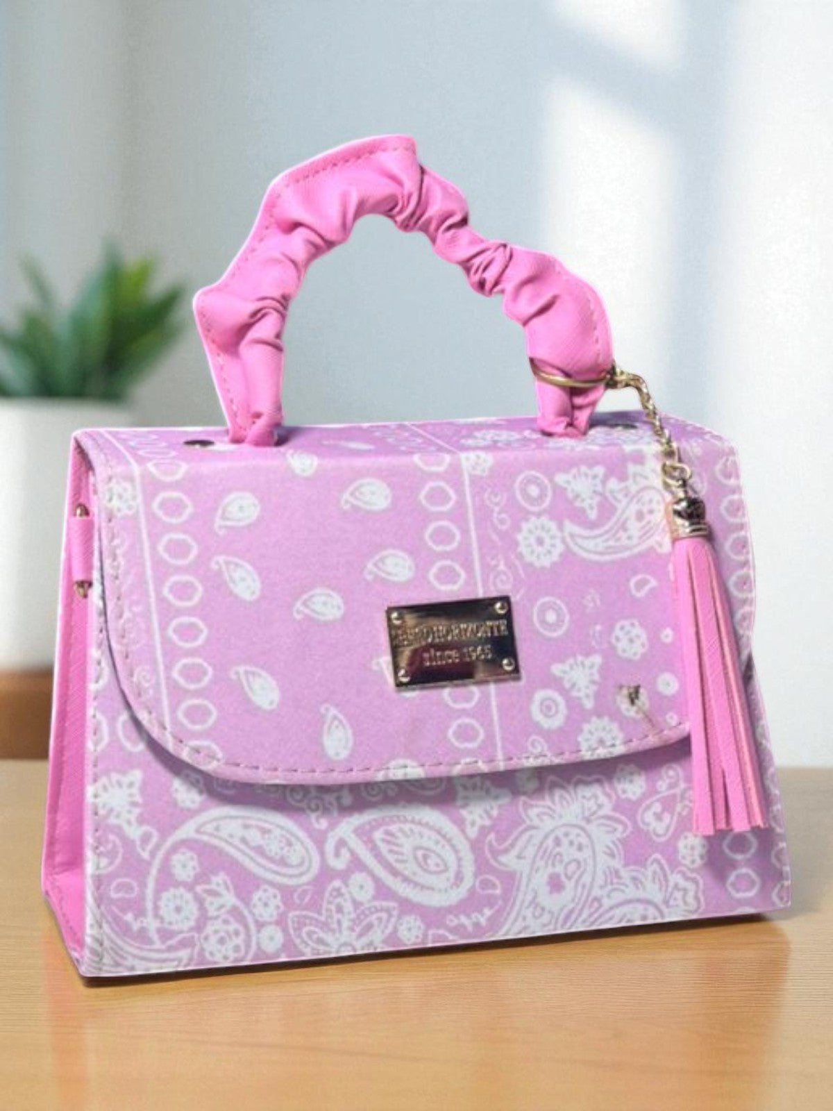 Bolsa JOSEFINA Crossbody Holográfica con Asa Lila y Tassel – Mini Tote Futurista de Moda