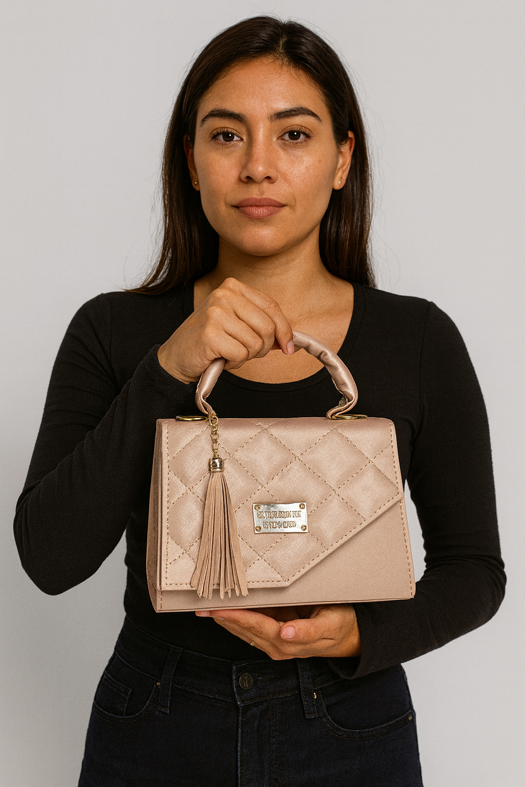 Bolsa LETICIA Crossbody Nude Acolchada con Tassel – Mini Tote Elegante y Versátil de Moda