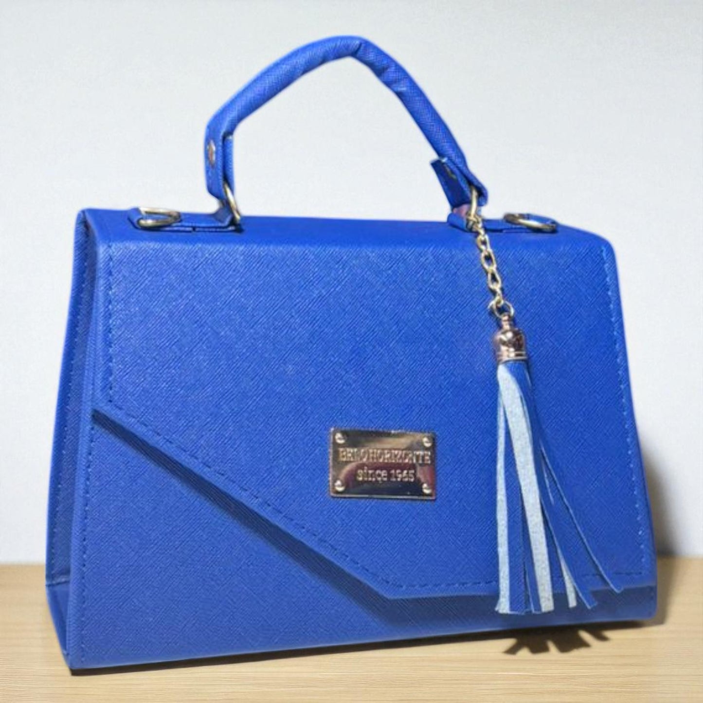 Bolsa LETICIA Crossbody Nude Acolchada con Tassel – Mini Tote Elegante y Versátil de Moda