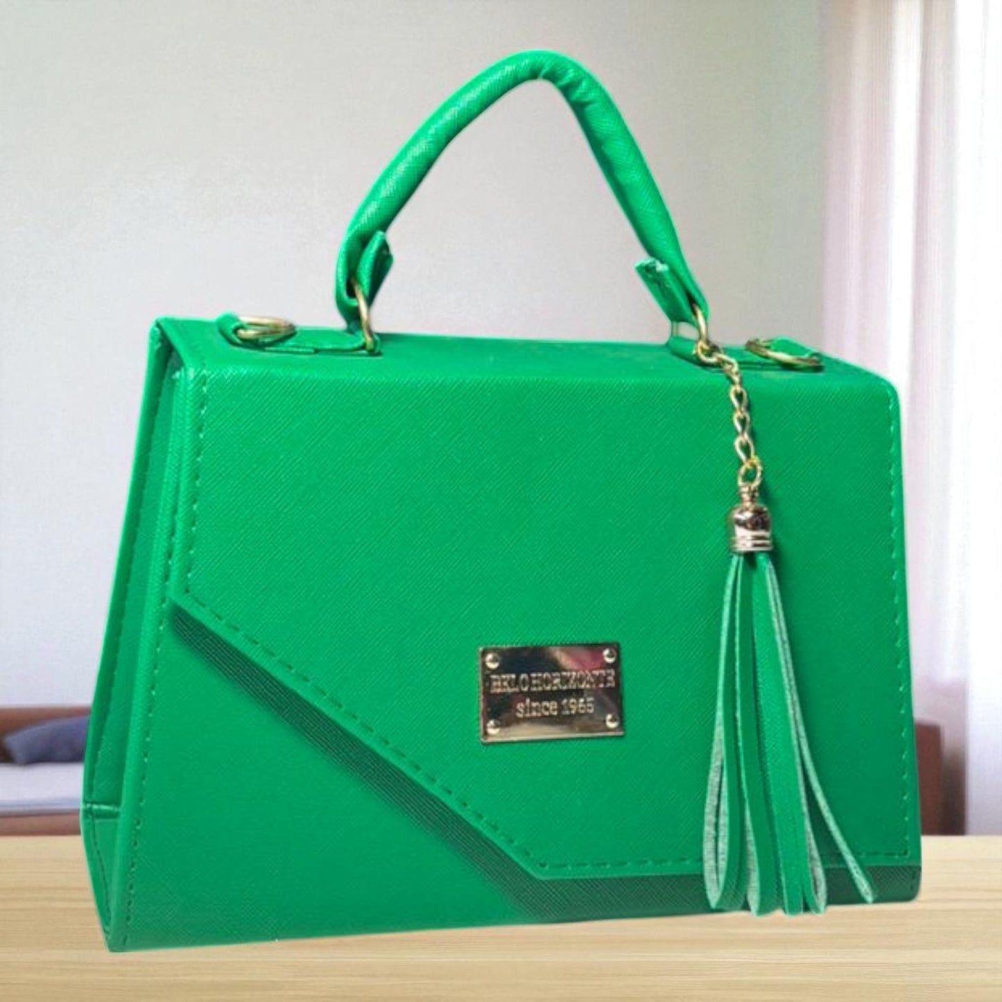 Bolsa LETICIA Crossbody Nude Acolchada con Tassel – Mini Tote Elegante y Versátil de Moda