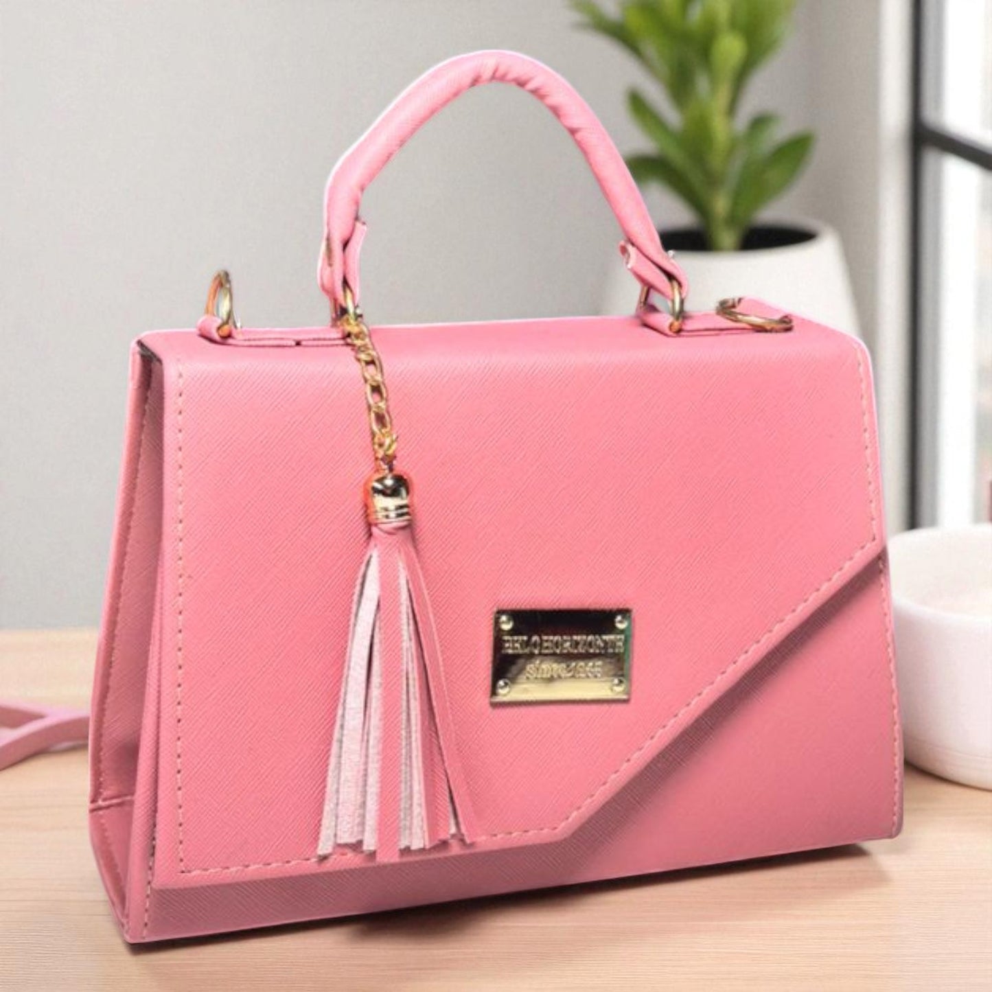 Bolsa LETICIA Crossbody Nude Acolchada con Tassel – Mini Tote Elegante y Versátil de Moda