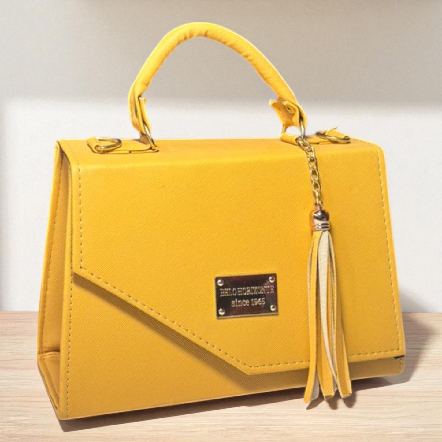 Bolsa LETICIA Crossbody Nude Acolchada con Tassel – Mini Tote Elegante y Versátil de Moda