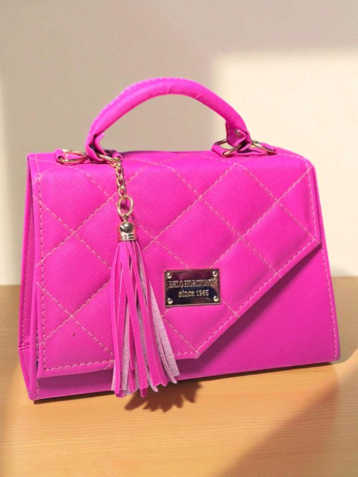 Bolsa LETICIA Crossbody Nude Acolchada con Tassel – Mini Tote Elegante y Versátil de Moda