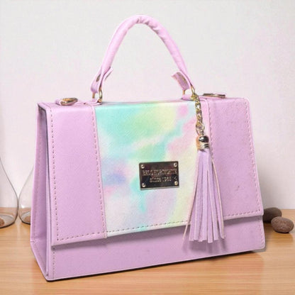 Bolsa LILIA Crossbody Lila con Estampado Tie-Dye Pastel y Tassel – Mini Tote Juvenil de Moda