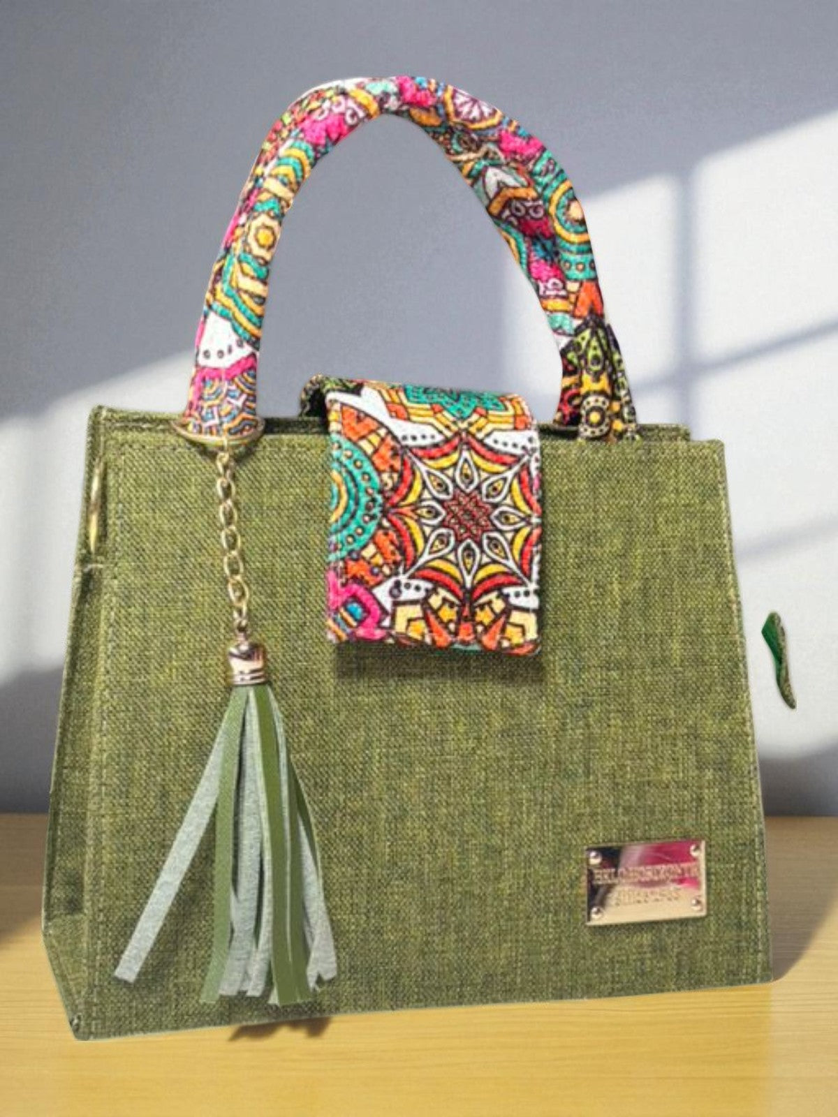 Bolsa MAGDOLIA Crossbody de Mezclilla con Asa Artesanal Bordada y Tassel – Estilo Único y Moderno