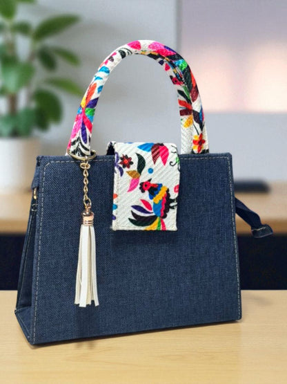 Bolsa MAGDOLIA Crossbody de Mezclilla con Asa Artesanal Bordada y Tassel – Estilo Único y Moderno