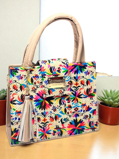 Bolsa MARICRUZ Crossbody Lila con Estampado Mandala Multicolor y Tassel – Mini Tote Artesanal de Moda