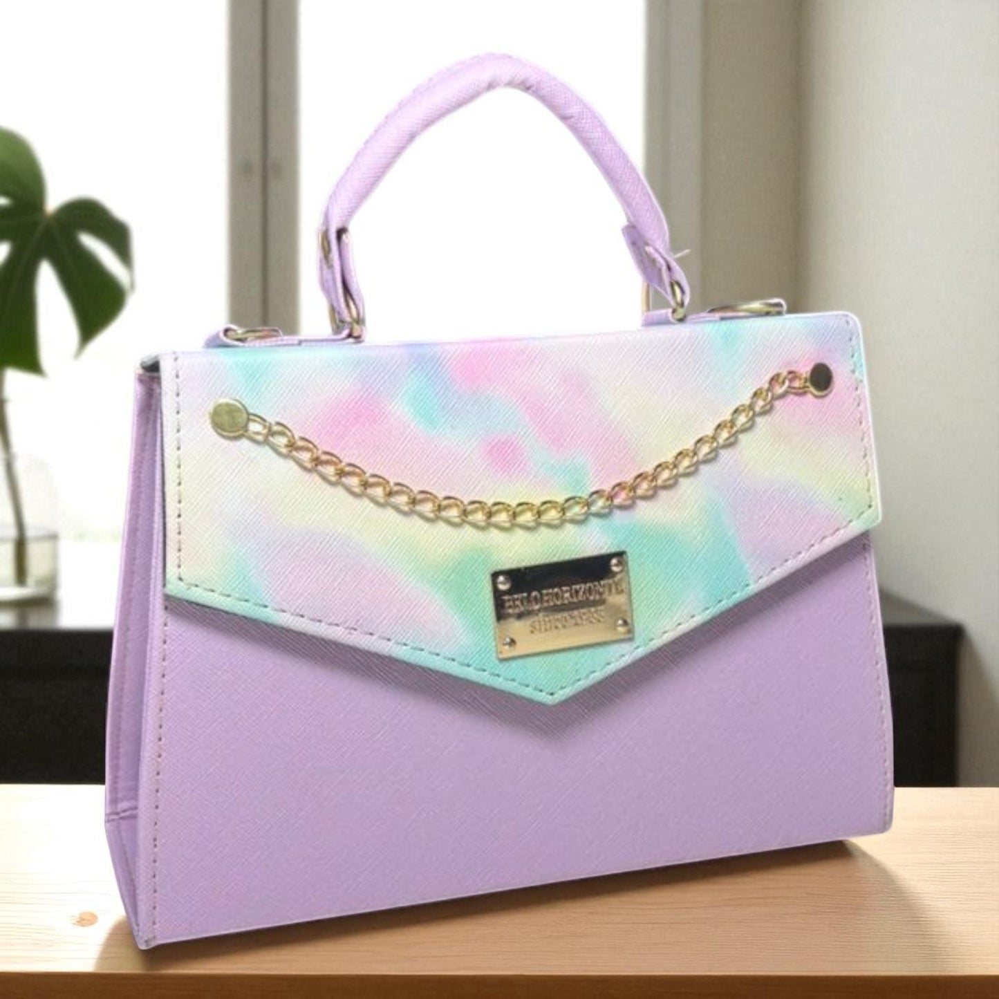 Bolsa MATILDE Crossbody Lila con Solapa Tie Dye Pastel y Cadena Dorada | Mini Elegante Juvenil de Moda