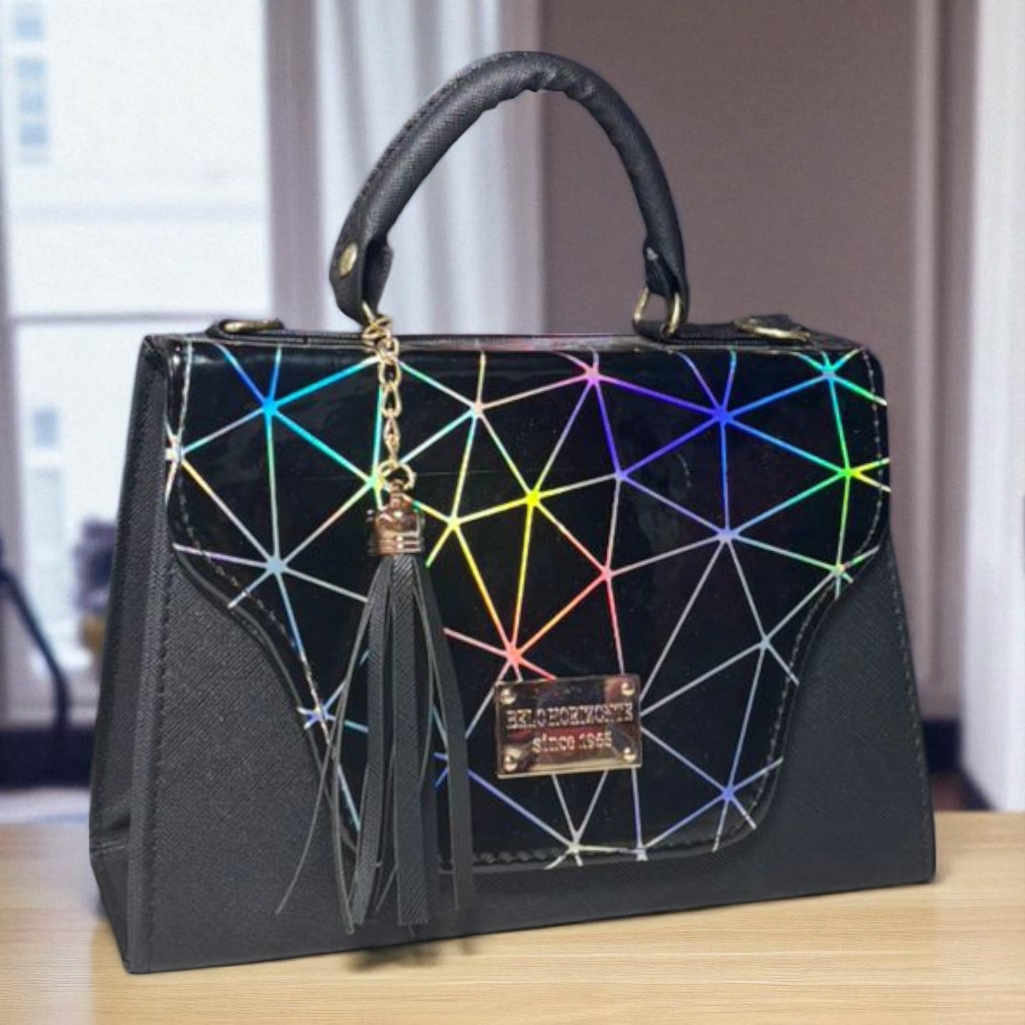Bolsa NORMA Crossbody Negra Holográfica Geométrica con Borla – Juvenil, Moderna y Elegante, Ideal para Revender y Ganar el Triple