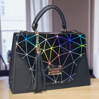 Bolsa NORMA Crossbody Negra Holográfica Geométrica con Borla – Juvenil, Moderna y Elegante, Ideal para Revender y Ganar el Triple