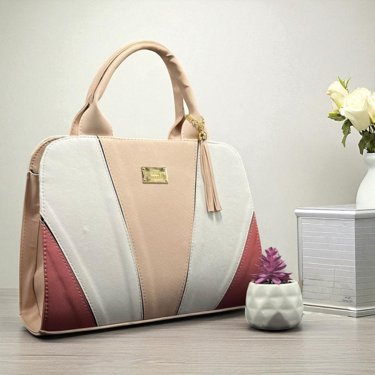 Bolsa Valentina Tricolor Negra Blanca Beige Sintética de Alta Calidad Moderna Elegante