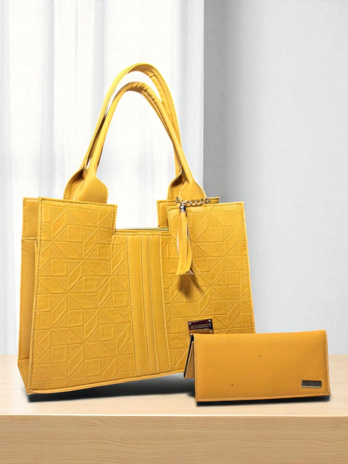 Bolsa de dama LUCIA color vino geométrica elegante grande resistente moda casual oficina