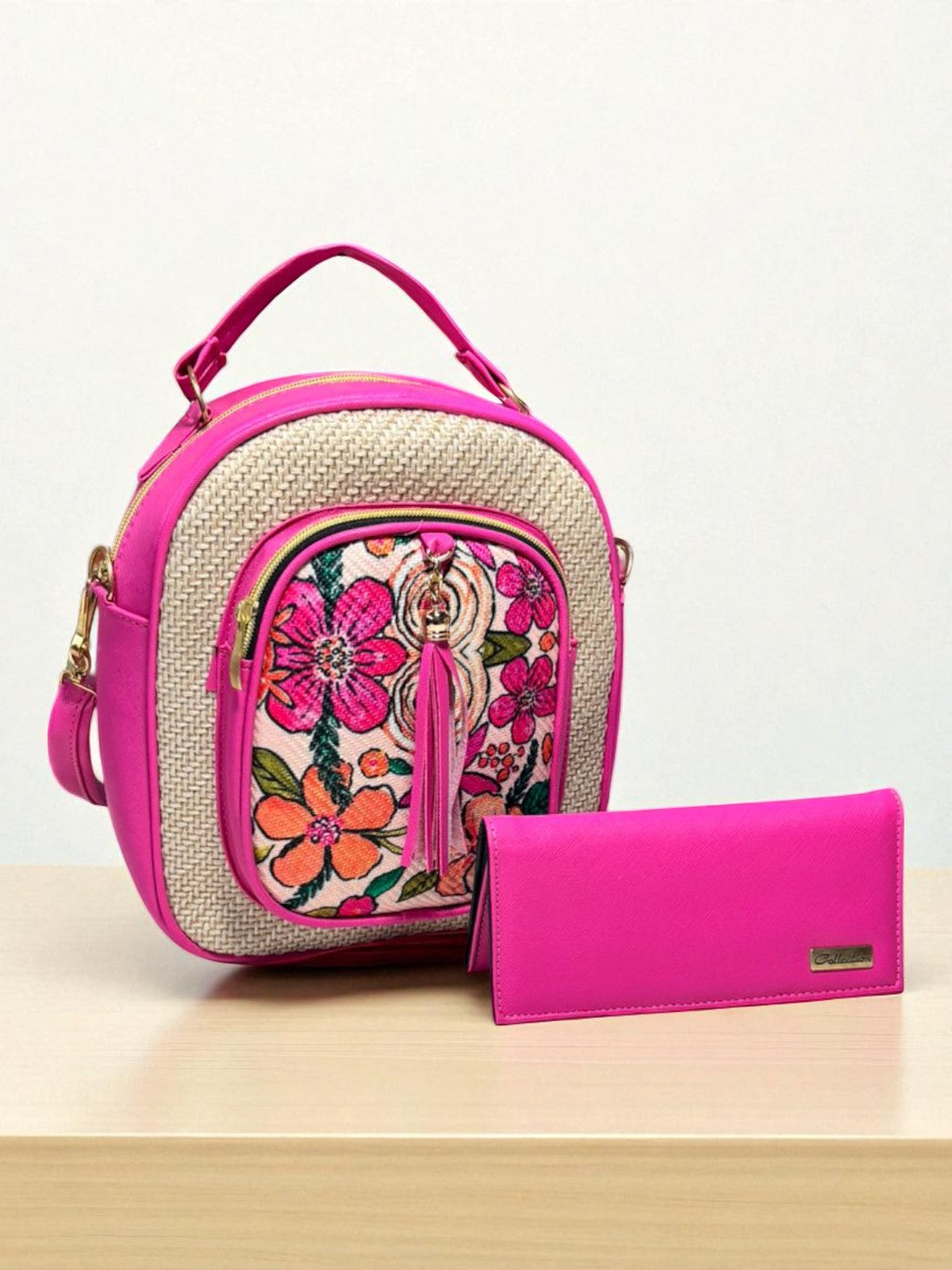 Mochila artesanal mujer FERNANDA tela bordada roja moderna con cierre y asa larga