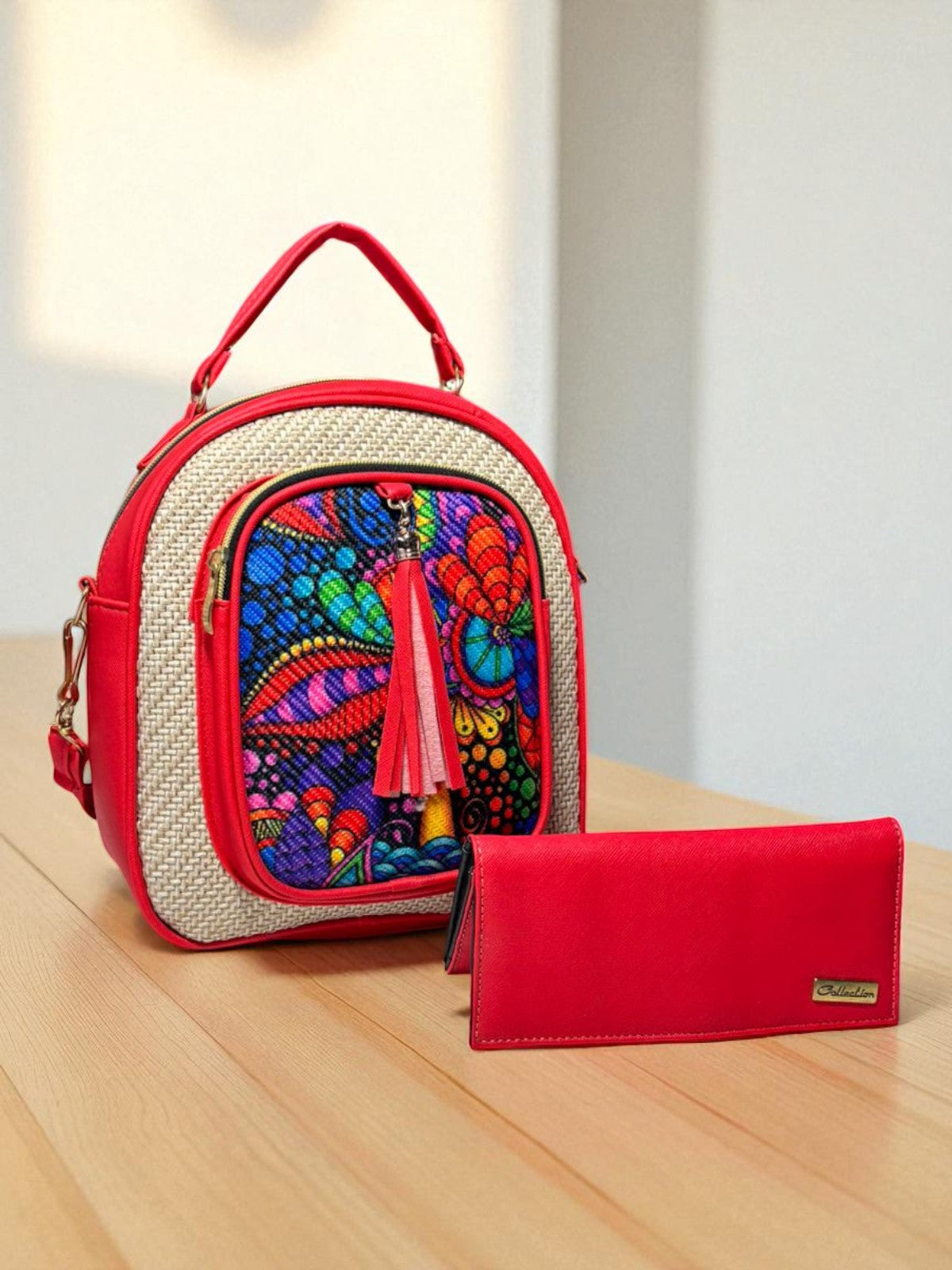 Mochila artesanal mujer FERNANDA tela bordada roja moderna con cierre y asa larga