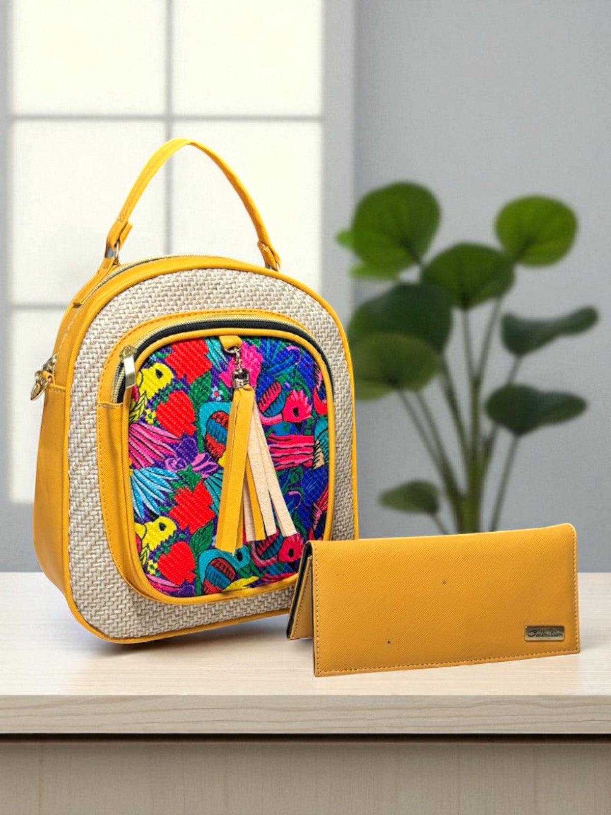 Mochila artesanal mujer FERNANDA tela bordada roja moderna con cierre y asa larga