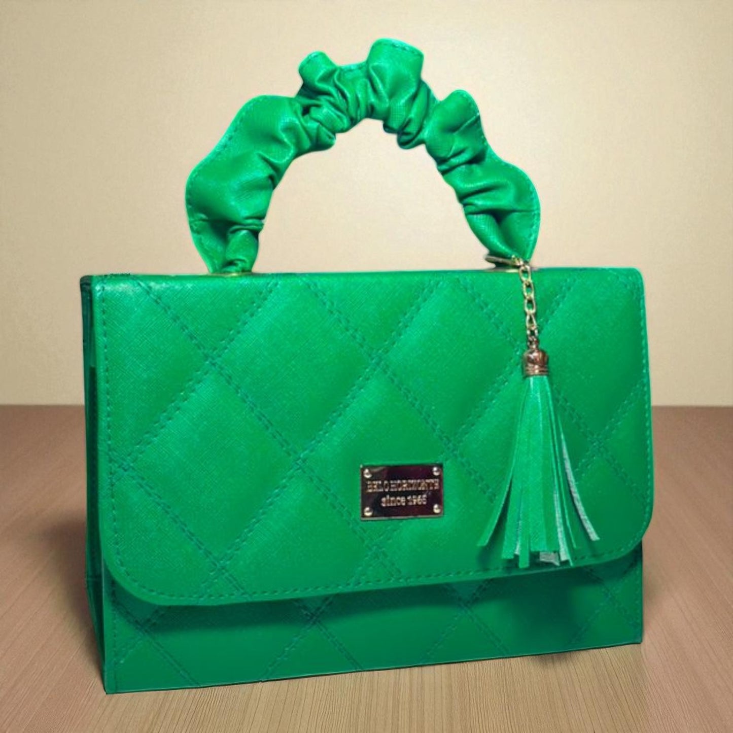 Bolsa holográfica de dama SANDY elegante con asa fruncida y diseño moderno