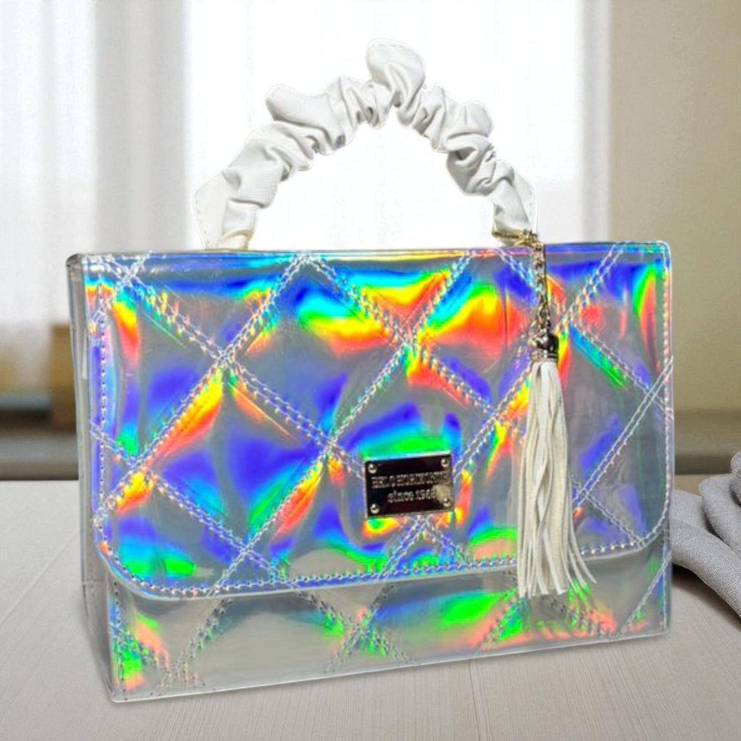 Bolsa holográfica de dama SANDY elegante con asa fruncida y diseño moderno