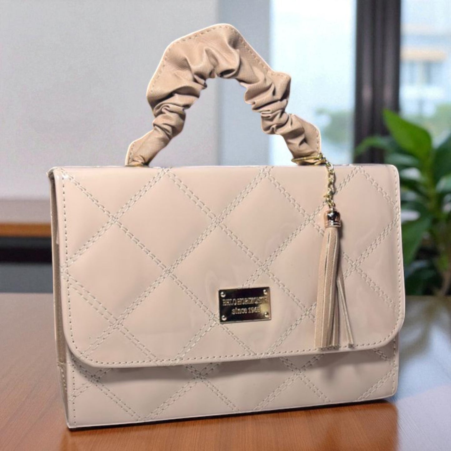 Bolsa holográfica de dama SANDY elegante con asa fruncida y diseño moderno