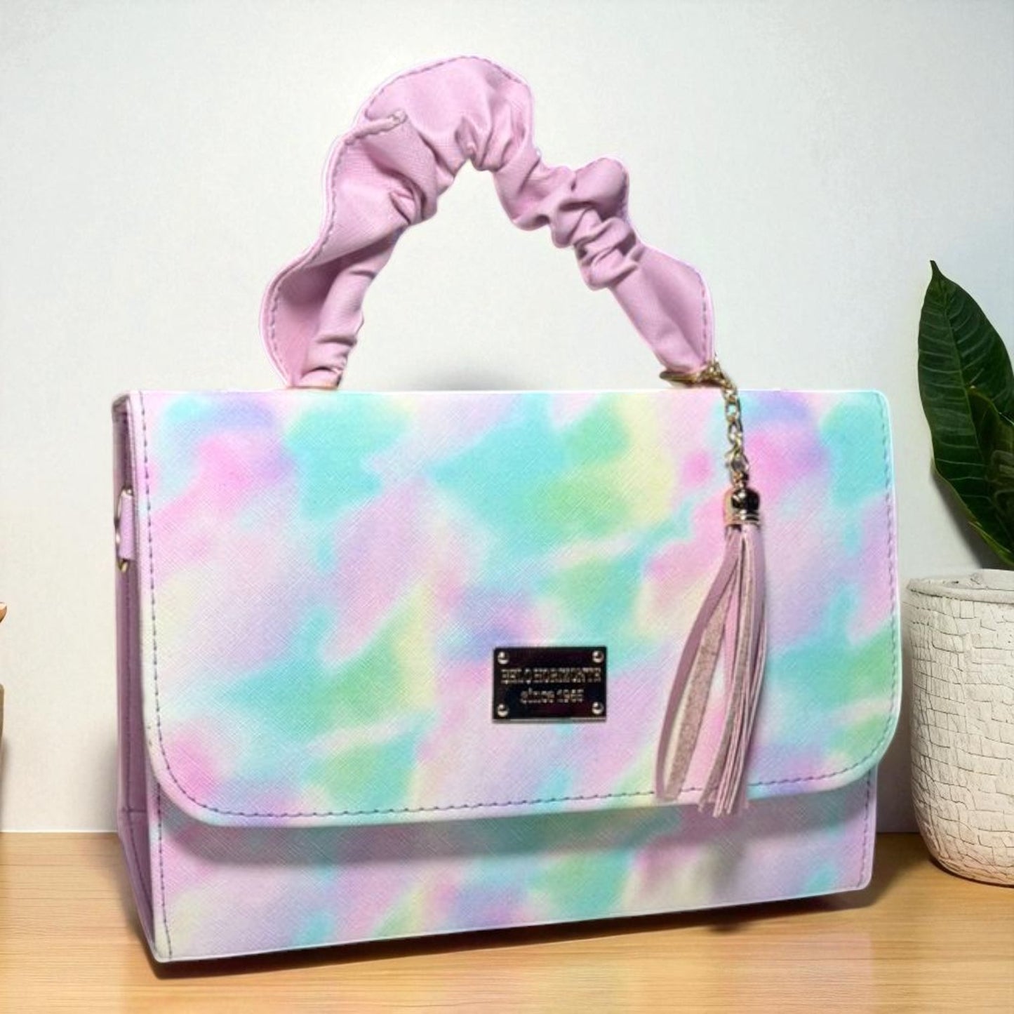 Bolsa holográfica de dama SANDY elegante con asa fruncida y diseño moderno