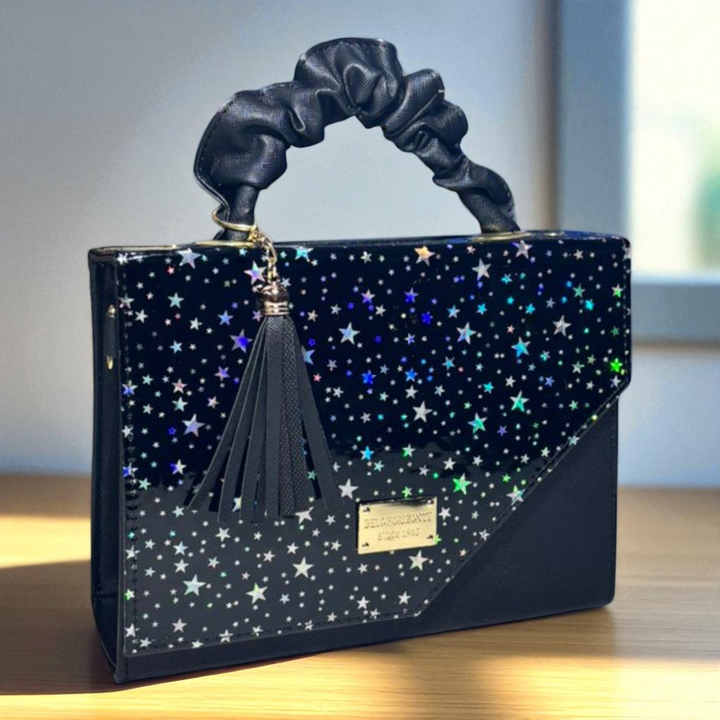Bolsa holográfica geométrica blanca dama MIRIAM moderna elegante asa scrunchy con cierre