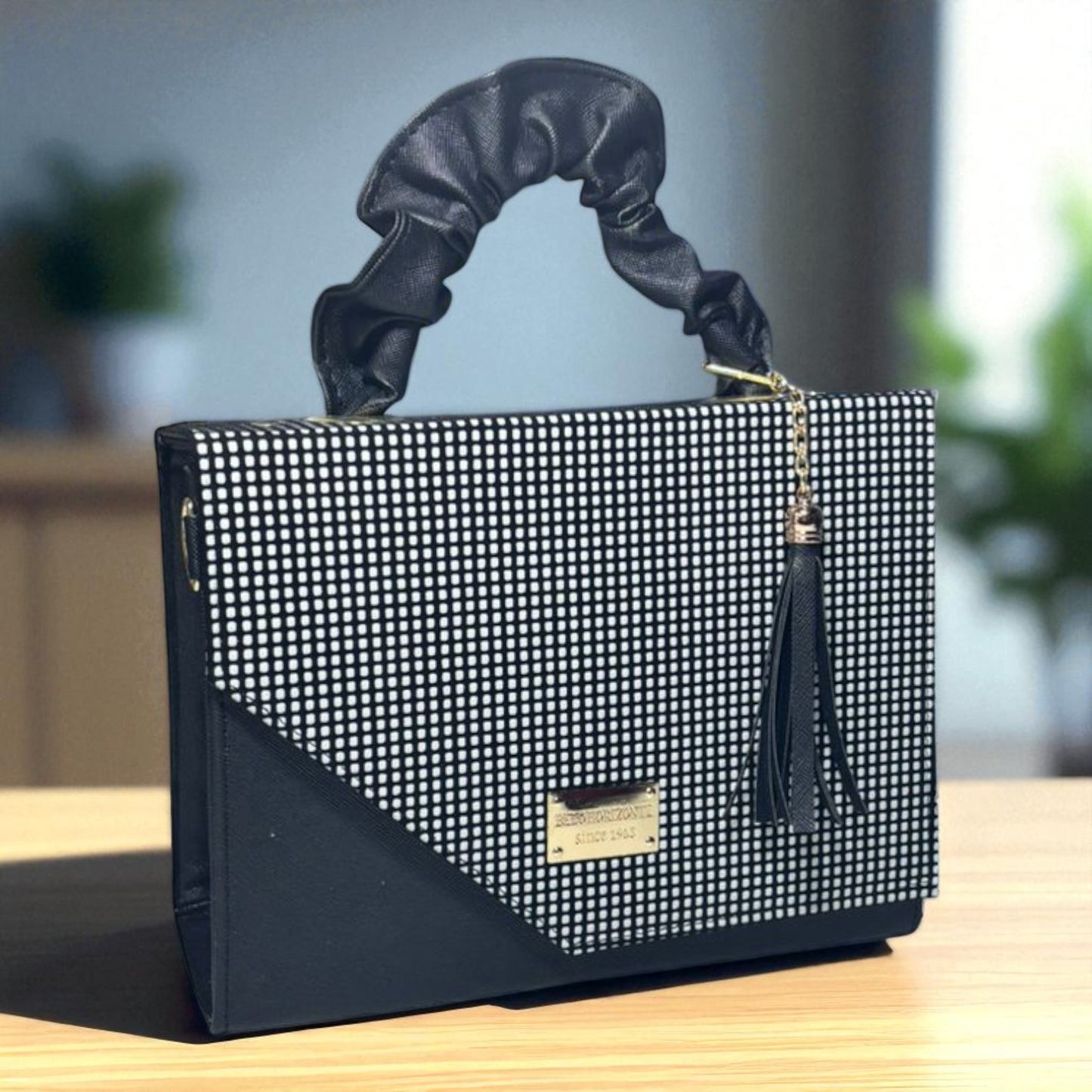 Bolsa holográfica geométrica blanca dama MIRIAM moderna elegante asa scrunchy con cierre