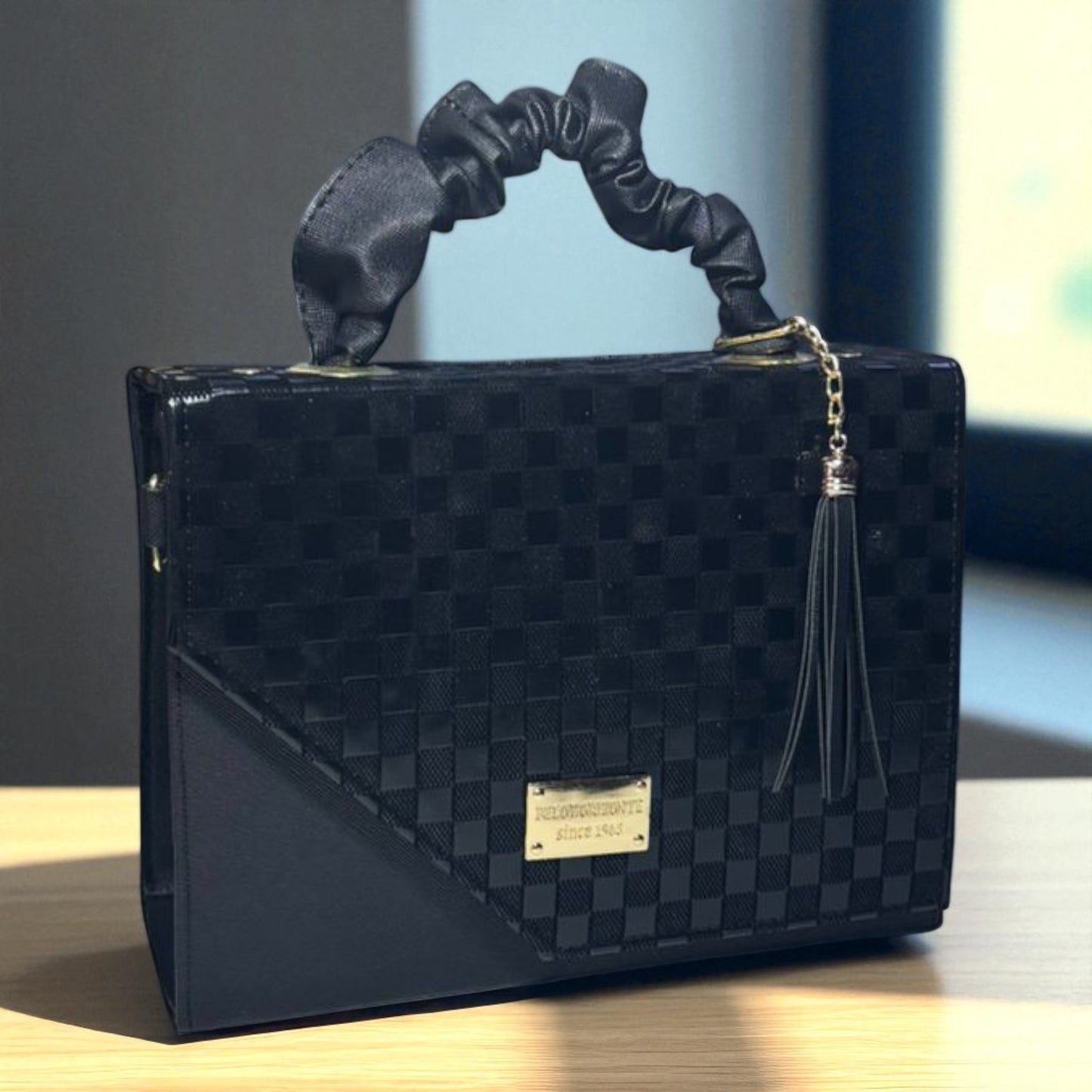 Bolsa holográfica geométrica blanca dama MIRIAM moderna elegante asa scrunchy con cierre