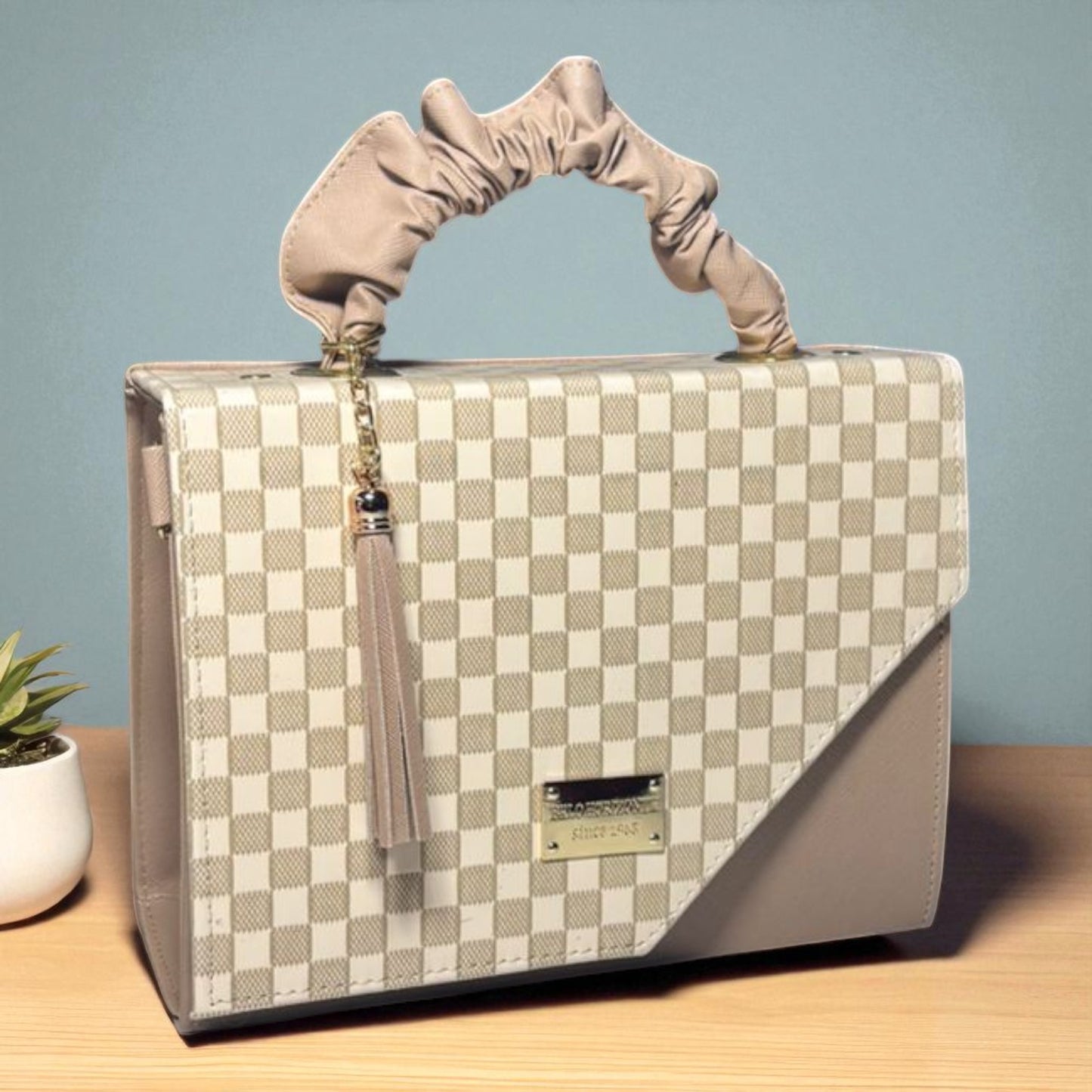 Bolsa holográfica geométrica blanca dama MIRIAM moderna elegante asa scrunchy con cierre