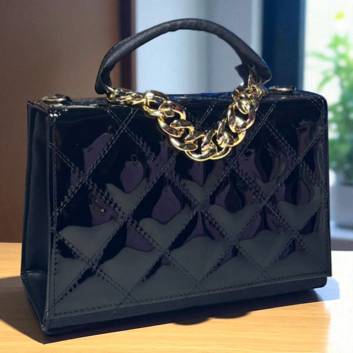 Bolsa de dama DORA beige elegante acolchada con cadena dorada lujo tendencia