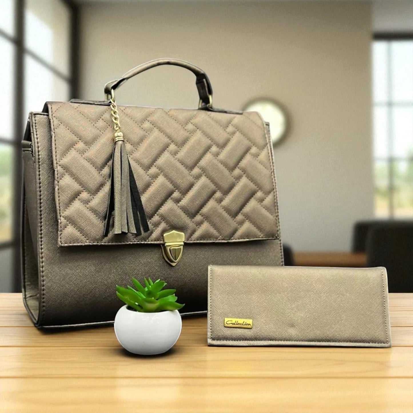 Bolsa de dama VANIA blanca elegante acolchada con asa corta y tassel moderno