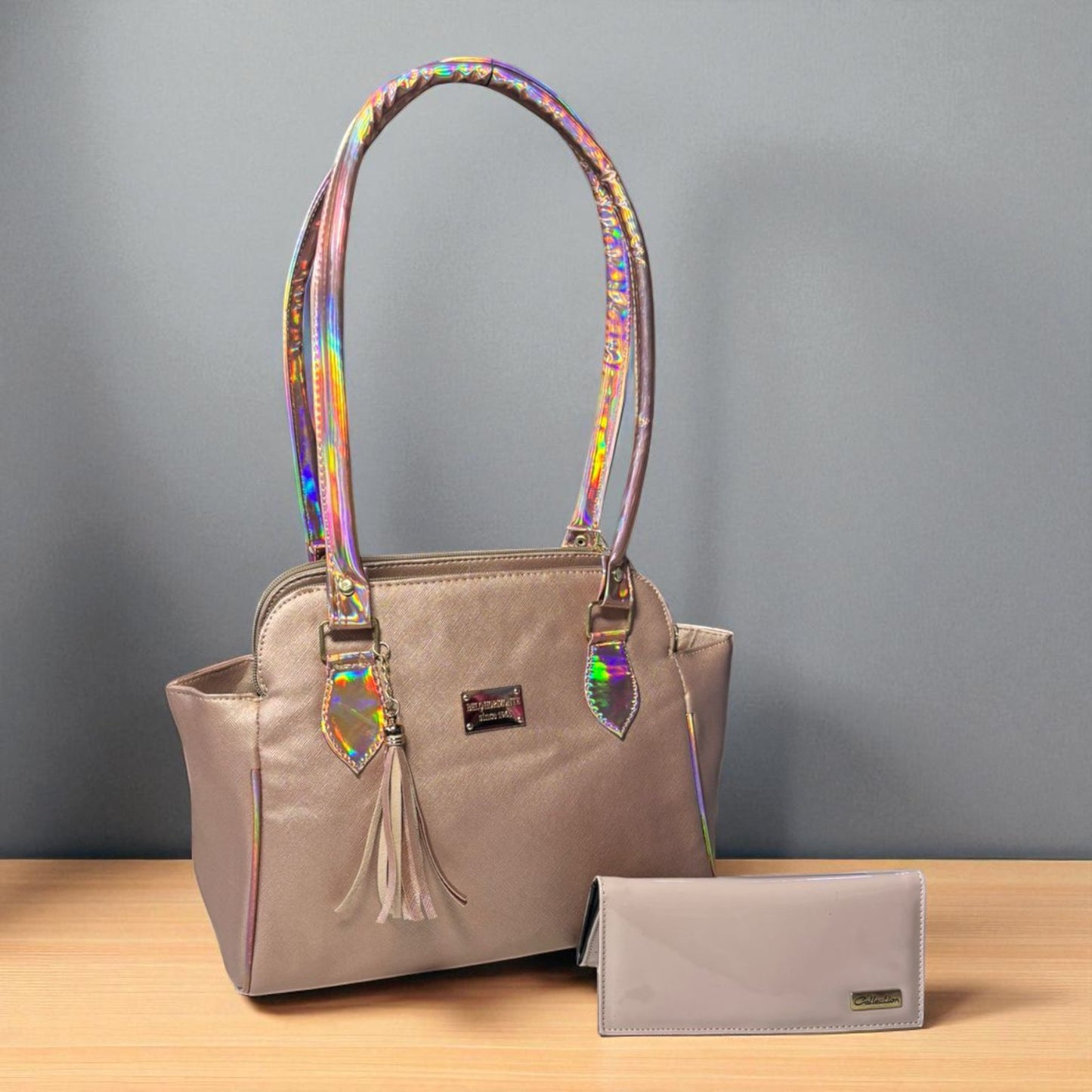 Bolsa café OLIVIA elegante para dama con cartera, asas largas y cierre seguro