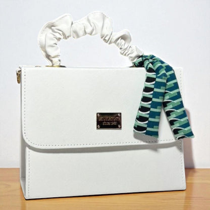 Bolsa negra MICHELLE  elegante de dama con pañuelo floral, moda casual y formal