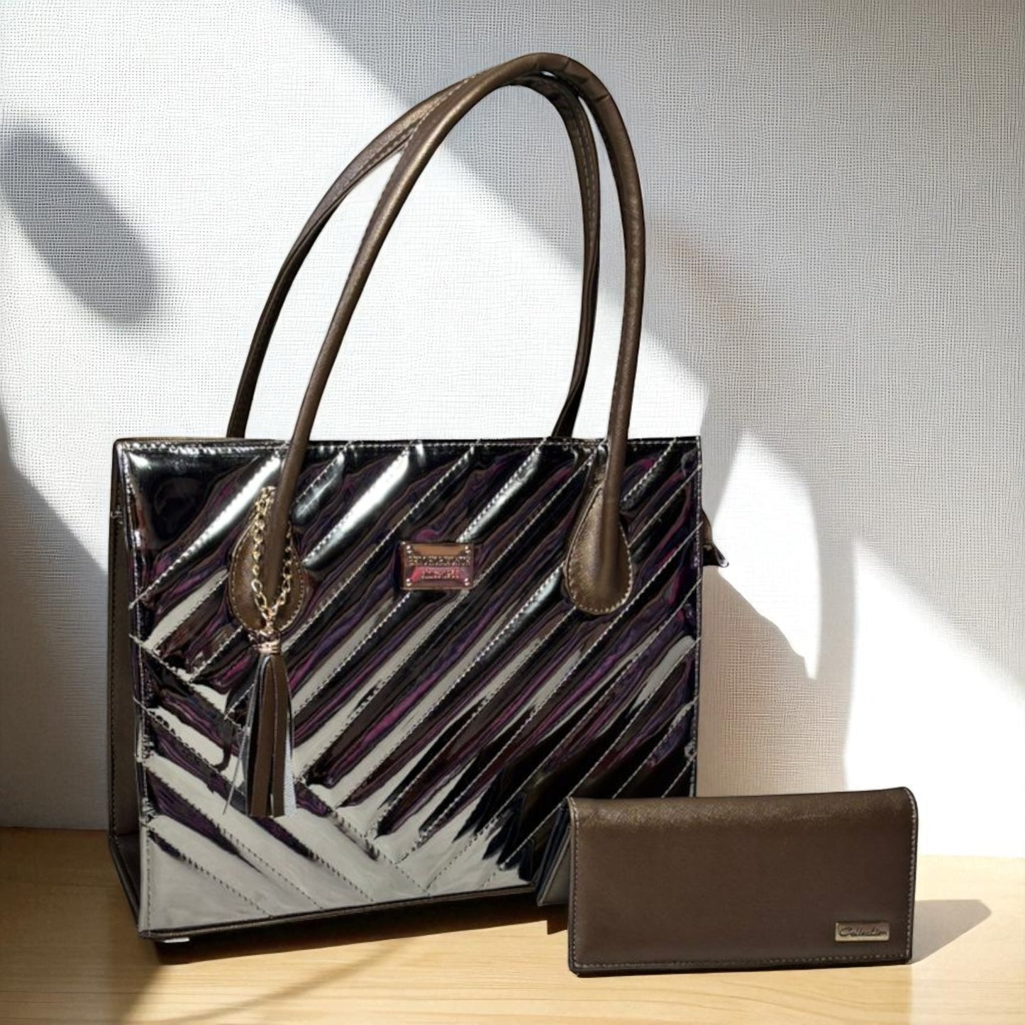 Bolsa de dama OLGA metálica elegante color oro rosa con haza larga hombro