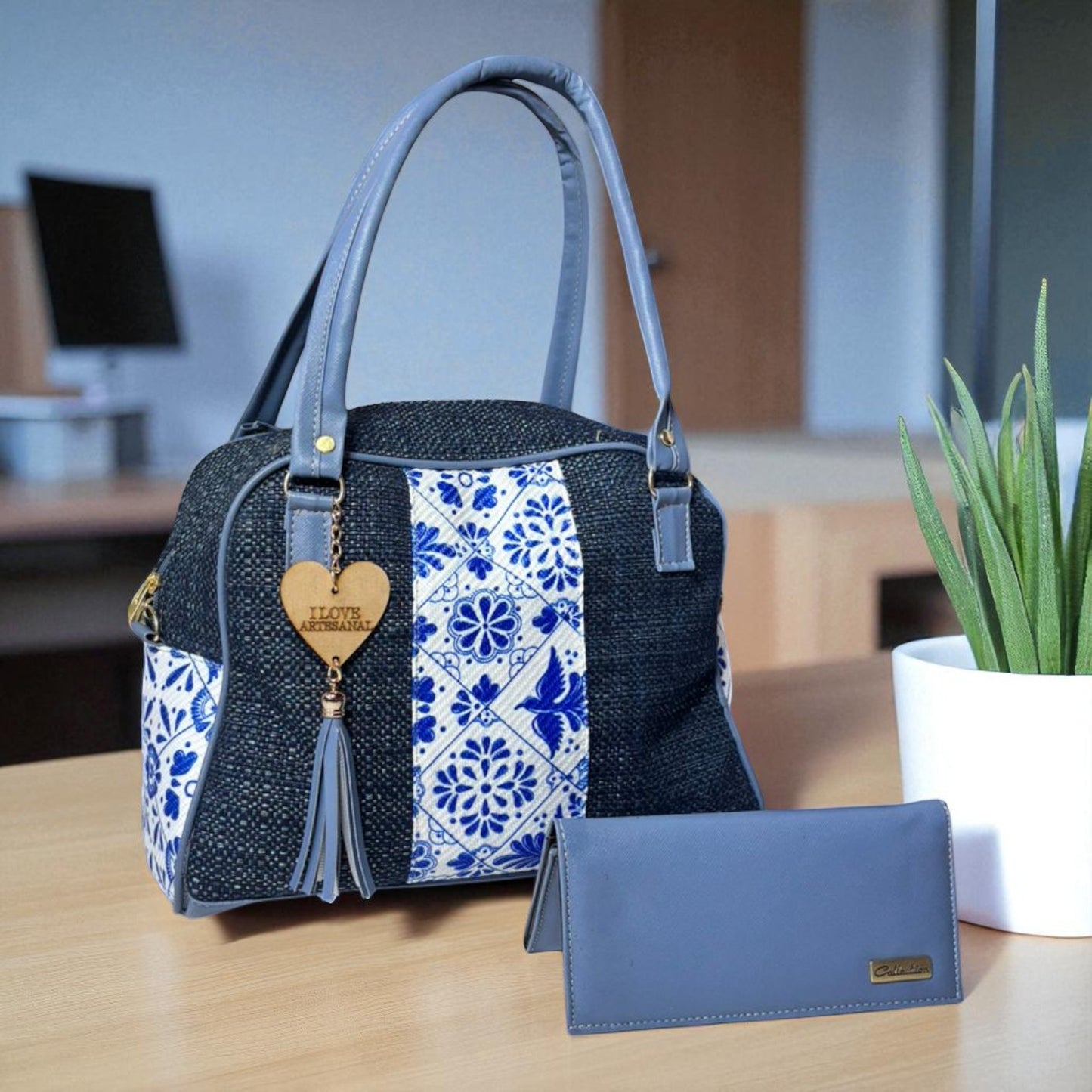 Bolsa artesanal MARTHA morada con bordado floral colorido, elegante, espaciosa, ideal revender