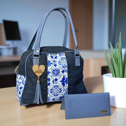 Bolsa artesanal MARTHA morada con bordado floral colorido, elegante, espaciosa, ideal revender