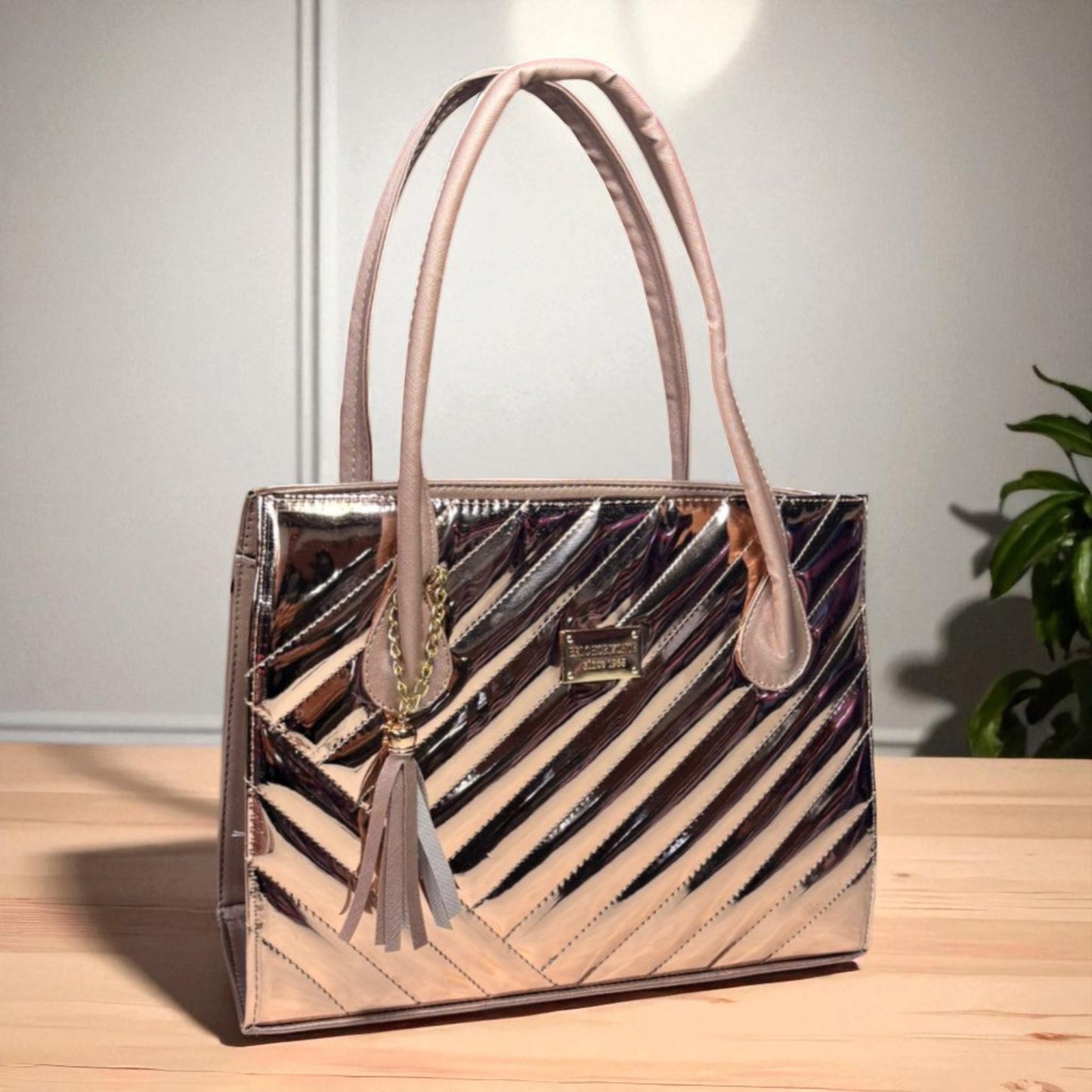 Bolsa de dama OLGA metálica elegante color oro rosa con haza larga hombro