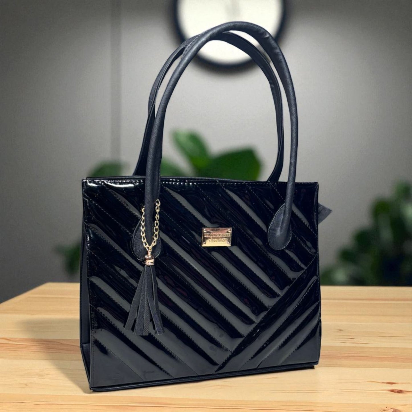 Bolsa de dama OLGA metálica elegante color oro rosa con haza larga hombro