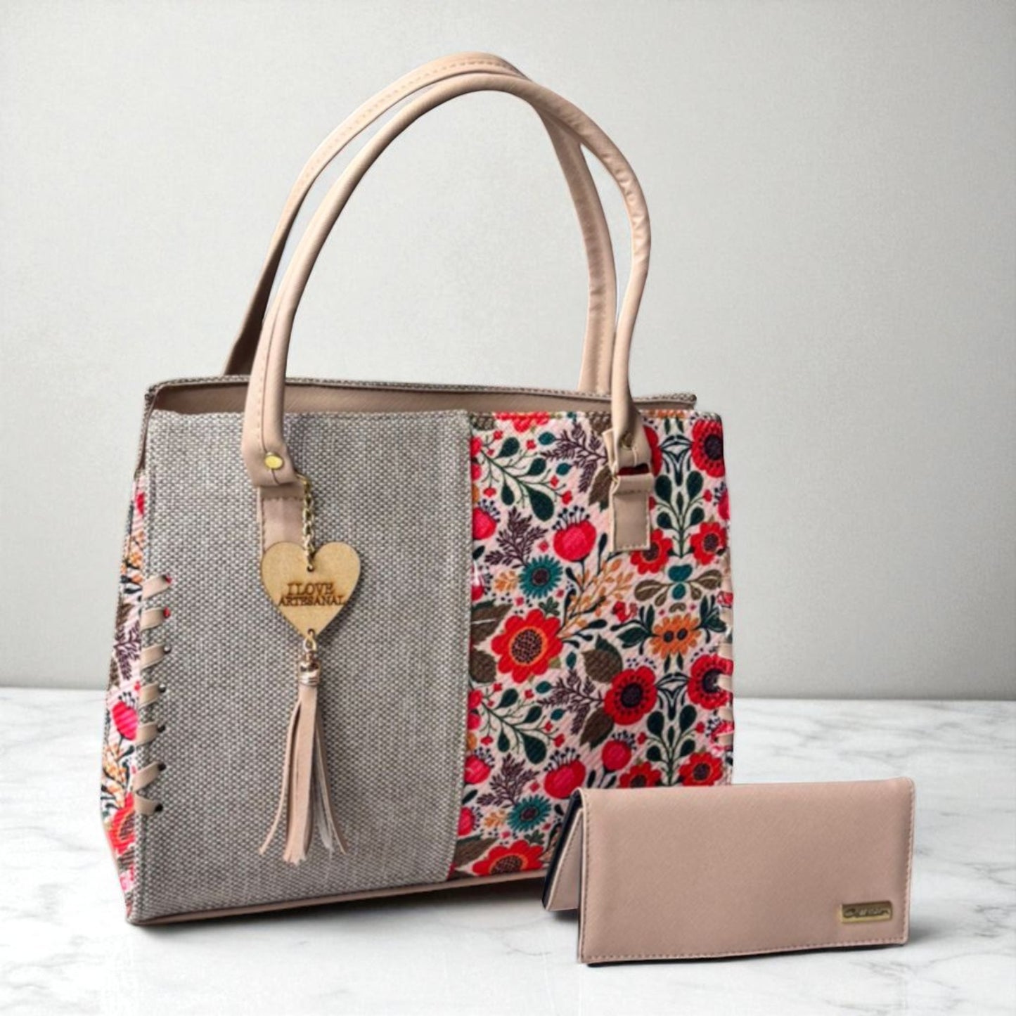 Bolsa artesanal CLAUDIA rosa con flores bordadas coloridas, moderna, elegante, resistente y espaciosa