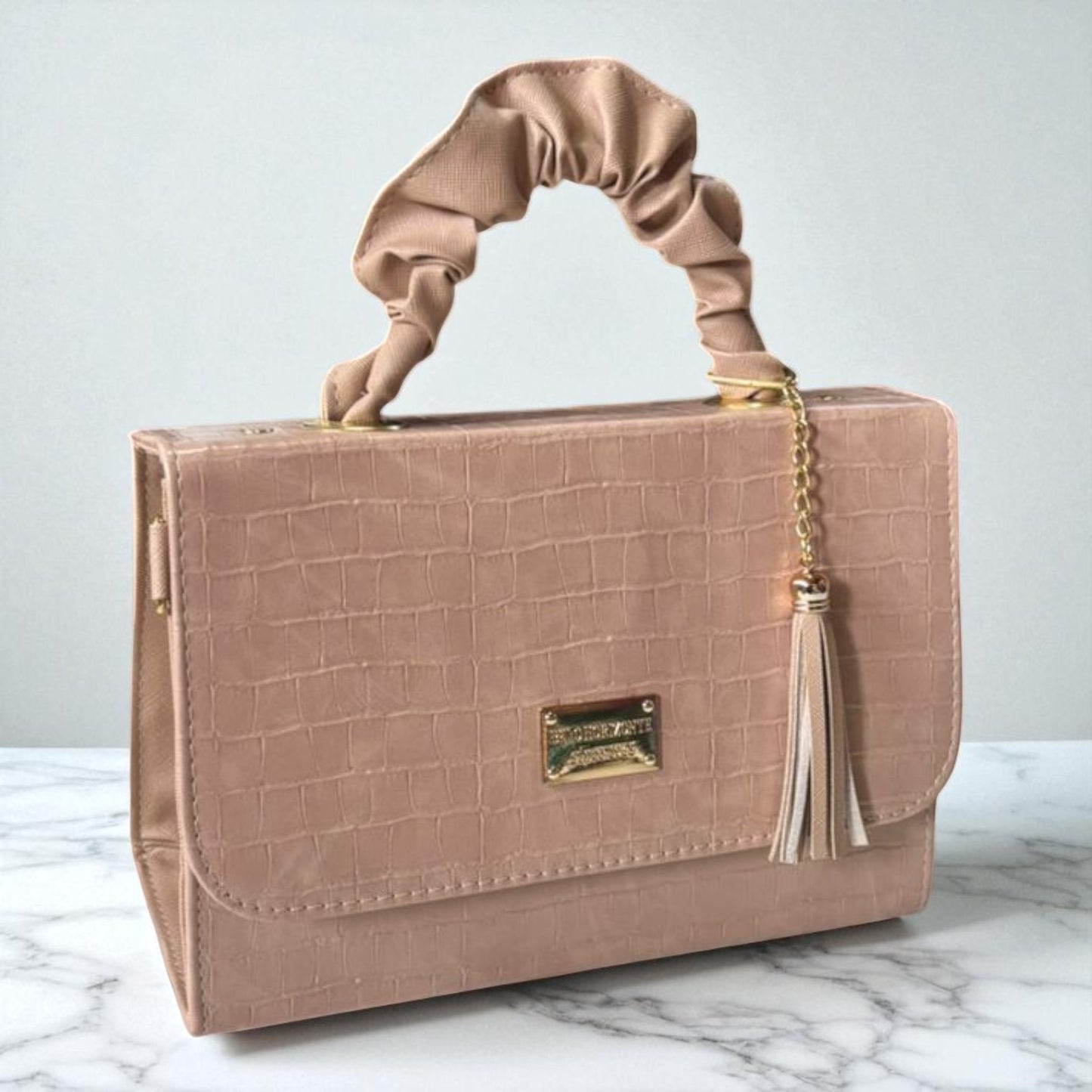 Bolsa holográfica de dama SANDY elegante con asa fruncida y diseño moderno