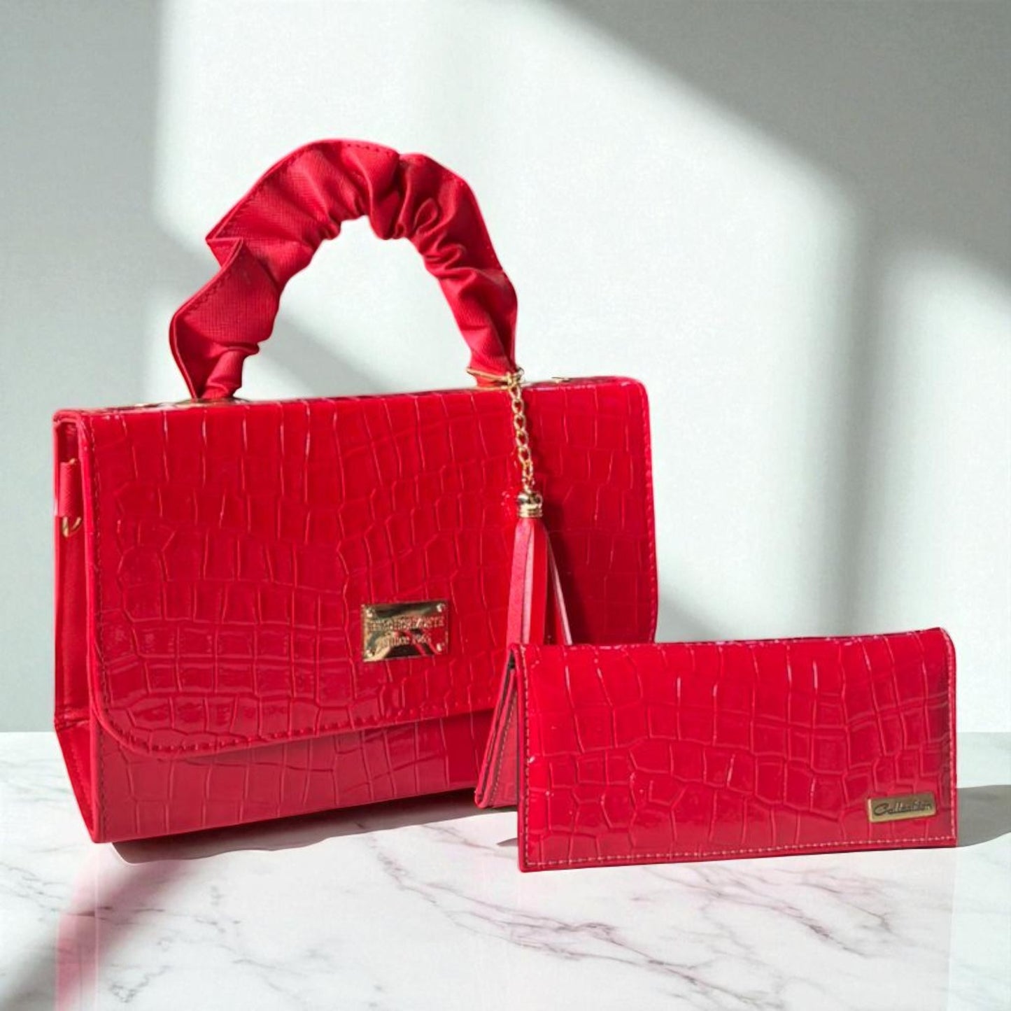 Bolsa holográfica de dama SANDY elegante con asa fruncida y diseño moderno