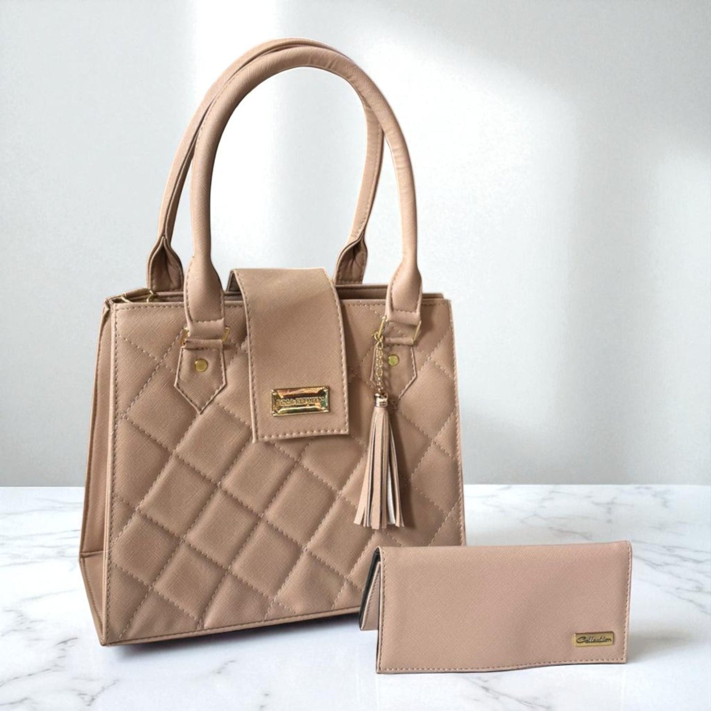 Bolsa dama LOURDES elegante color beige acolchada con cartera, moderna y sofisticada