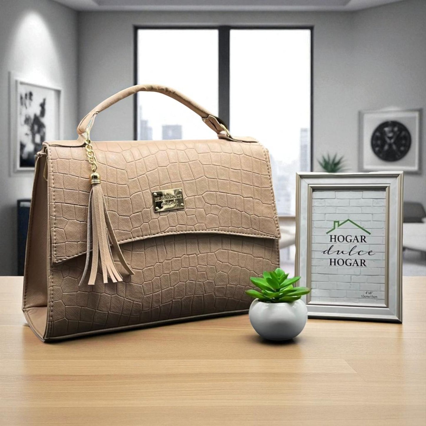 Bolsa TERESA femenina croco elegante color dorado, con tassel moderno y estilo sofisticado