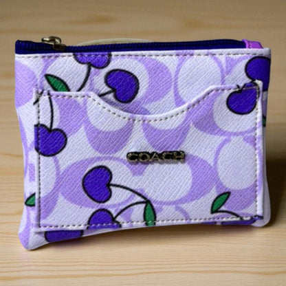 Tarjetero  Morado con Cerezitas 🍒 – Compacto, Elegante y Súper Práctico