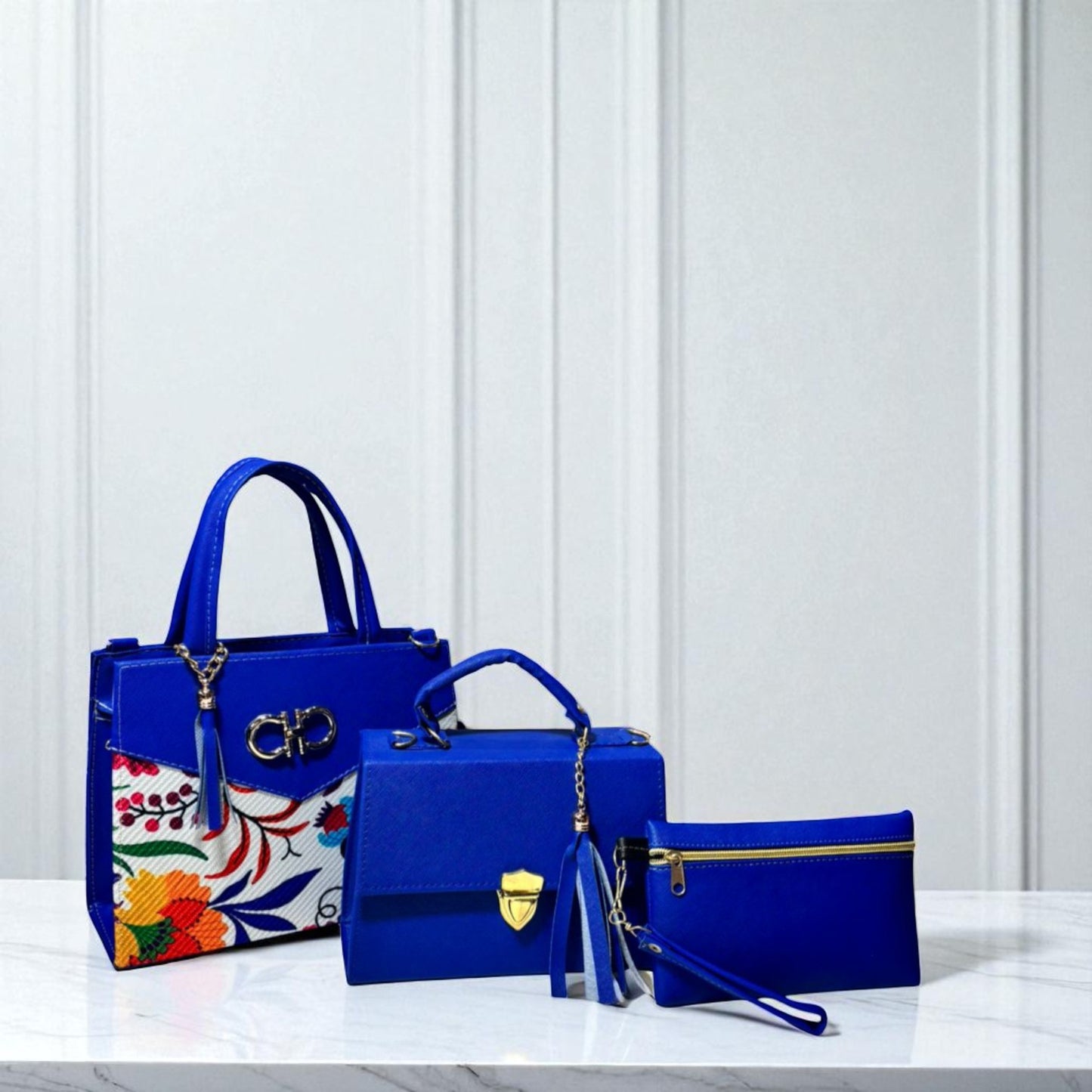 Trio de bolsas consta de Mediana , Mini y Cosmetiquera de material sintetico de alta calidad