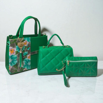 Trio de bolsas consta de Mediana , Mini y Cosmetiquera de material sintetico de alta calidad