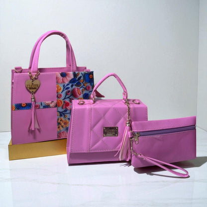 Trio de bolsas consta de Mediana , Mini y Cosmetiquera de material sintetico de alta calidad